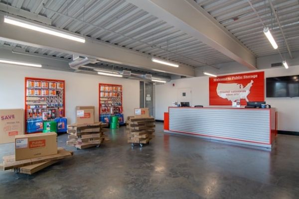 Public Storage - Portland - 3260 NE Columbia Blvd - 3260 NE Columbia Blvd