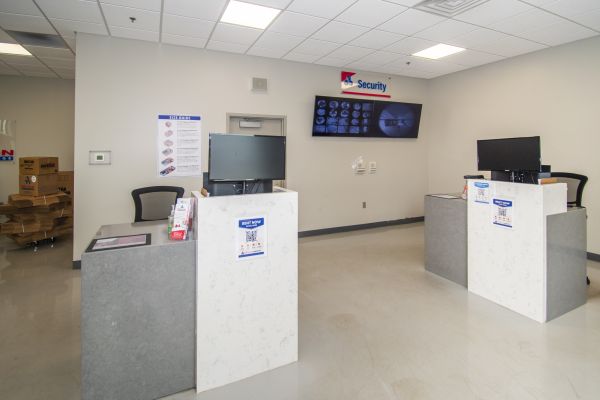 Devon Self Storage - 9187 - Buchanan - 1400 Buchanan Avenue Southwest