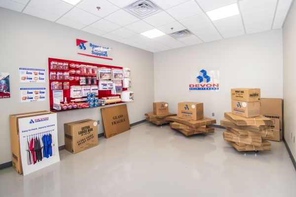 Devon Self Storage - 9187 - Buchanan - 1400 Buchanan Avenue Southwest