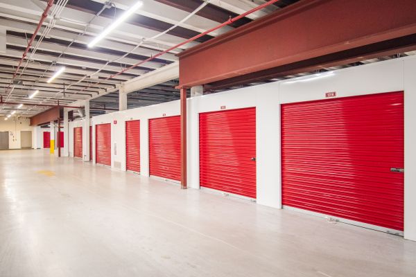 Devon Self Storage - 9187 - Buchanan - 1400 Buchanan Avenue Southwest
