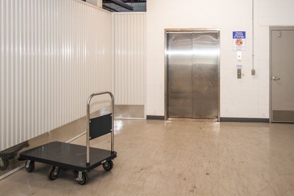 Devon Self Storage - 9187 - Buchanan - 1400 Buchanan Avenue Southwest