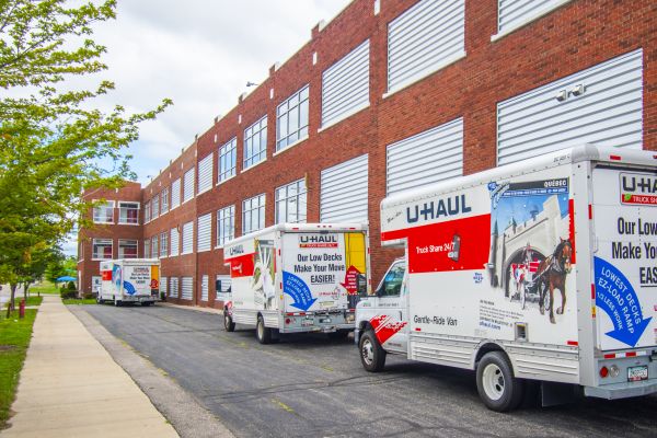Devon Self Storage - 9187 - Buchanan - 1400 Buchanan Avenue Southwest