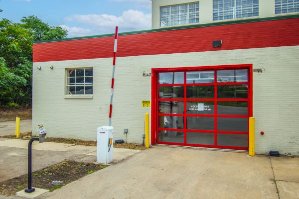 Devon Self Storage - 9187 - Buchanan - 1400 Buchanan Avenue Southwest