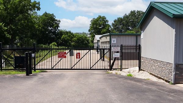 Devon Self Storage - 9122 - Eastern - 6123 Eastern Avenue Southeast