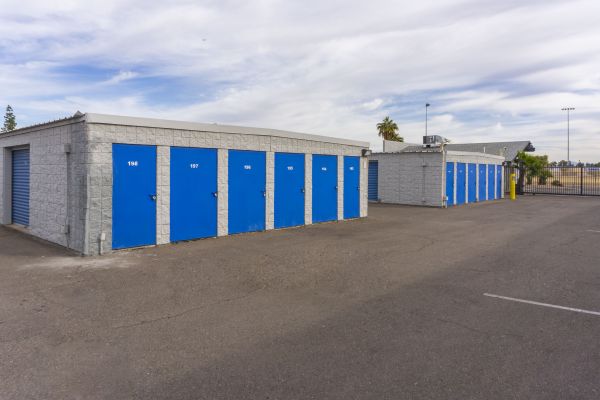 Devon Self Storage - 9129 - Pennington - 1930 South Pennington