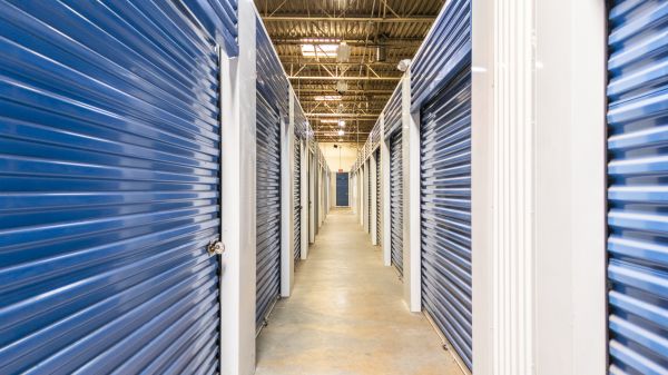 Devon Self Storage - 9115 - Poplar - 2700 Poplar Avenue