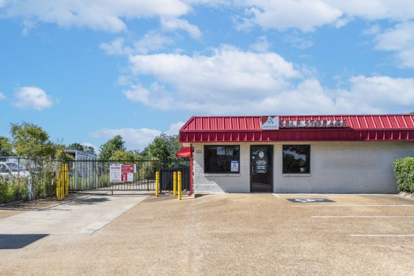 Devon Self Storage - 9112 - 6390 Winchester - 6390 Winchester Road