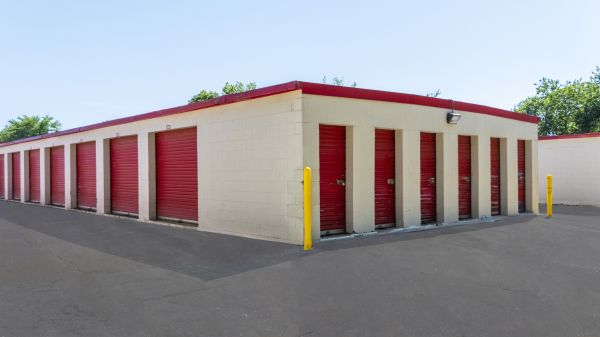 Devon Self Storage - 9112 - 6390 Winchester - 6390 Winchester Road
