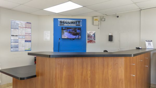 Devon Self Storage - 9112 - 6390 Winchester - 6390 Winchester Road