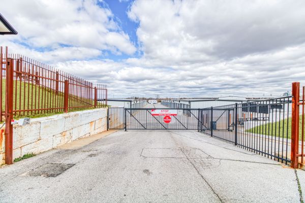 Devon Self Storage - 9003 - Yukon - 1777 West Vandament Avenue