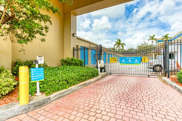 SmartStop Self Storage - Plantation - 10325 W Broward Blvd - 10325 West Broward Boulevard