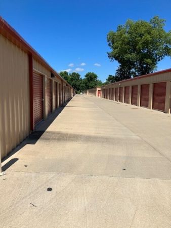 Clarksville Self Storage - Trenton - 2732 Trenton Road