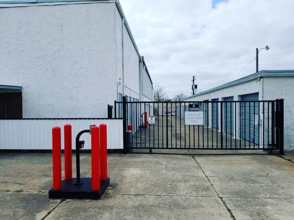 Sunshine Self Storage - Collier - 122 Collier Drive