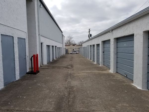 Sunshine Self Storage - Collier - 122 Collier Drive