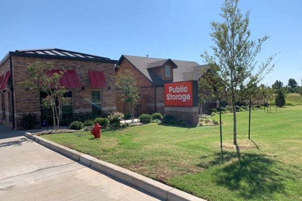 Public Storage - Yukon - 404 N Cemetery Rd - 404 N Cemetery Rd