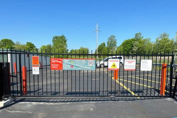 Public Storage - Wadsworth - 660 Silvercreek Rd - 660 Silvercreek Rd