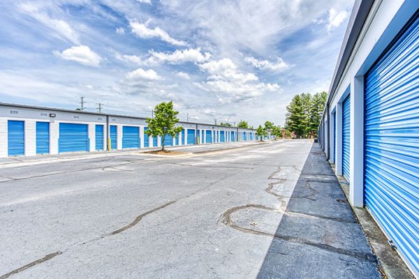 SmartStop Self Storage - Hendersonville - 1931 Spartanburg Hwy - 1931 Spartanburg Highway