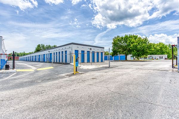 SmartStop Self Storage - Hendersonville - 1931 Spartanburg Hwy - 1931 Spartanburg Highway