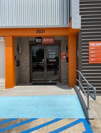 Mini Mall Storage - New Orleans - 3021 Franklin Avenue