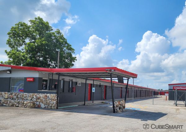 CubeSmart Self Storage - TX Seguin W Kingsbury St - 2015-2021 W Kingsbury St
