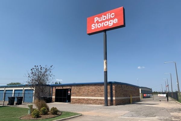 Public Storage - Moore - 2201 N Moore Ave - 2201 N Moore Ave
