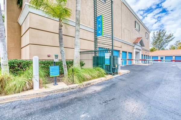 SmartStop Self Storage - Naples - 275 Goodlette Frank Rd - 275 Goodlette-Frank Road