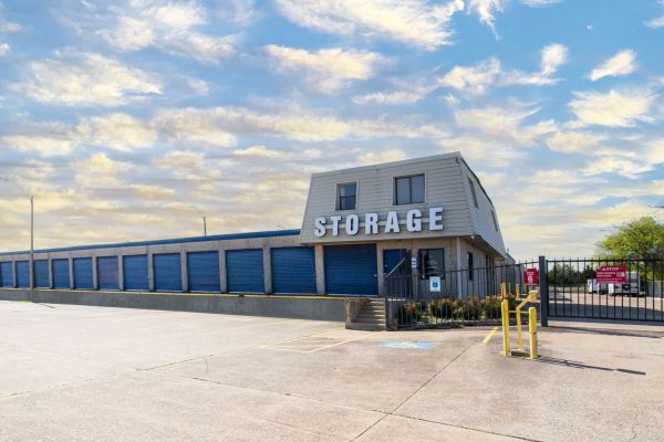 Devon Self Storage - 9174 - Veterans - 1900 Veterans Boulevard