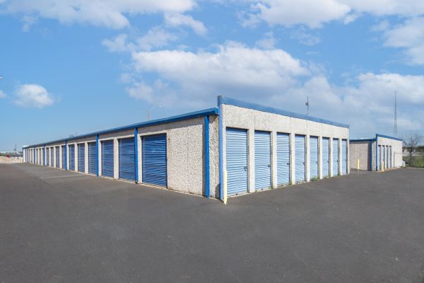 Devon Self Storage - 9174 - Veterans - 1900 Veterans Boulevard