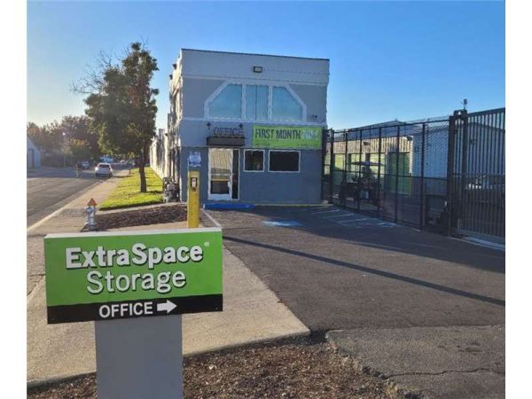 Extra Space Storage - 0341 - Sacramento - 5051 Perry Ave - 5051 Perry Avenue