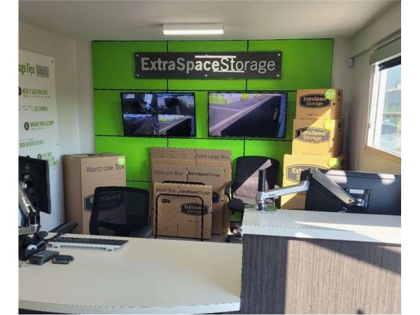 Extra Space Storage - 0341 - Sacramento - 5051 Perry Ave - 5051 Perry Avenue
