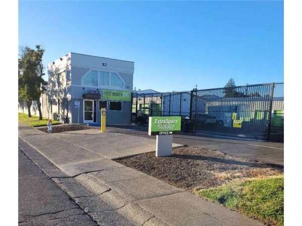 Extra Space Storage - 0341 - Sacramento - 5051 Perry Ave - 5051 Perry Avenue