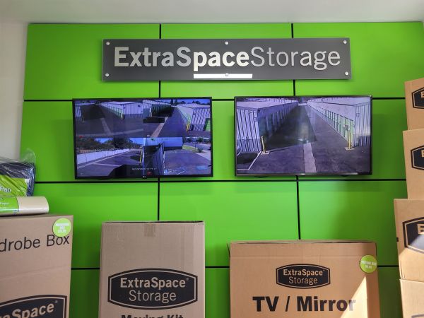 Extra Space Storage - 0341 - Sacramento - 5051 Perry Ave - 5051 Perry Avenue