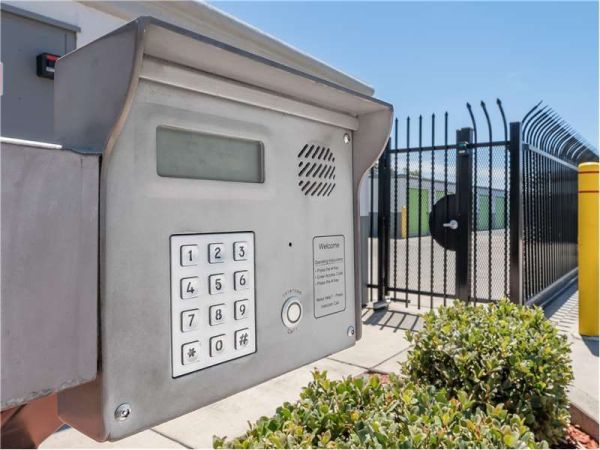 Extra Space Storage - 1166 - Sacramento - Stockton Blvd - 8051 East Stockton Boulevard
