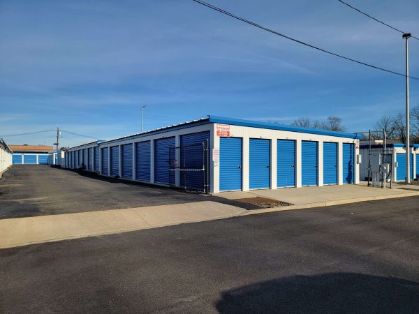 Storage Sense - Hi-Nella - 705 Warwick Road
