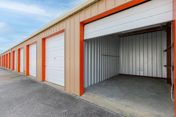 The Storage Inn - 3000 Florida 77