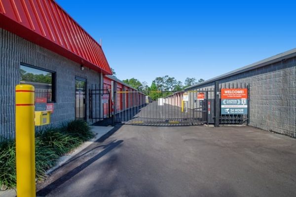 Public Storage - Ocala - 3690 SE Lake Weir Ave - 3690 SE Lake Weir Ave