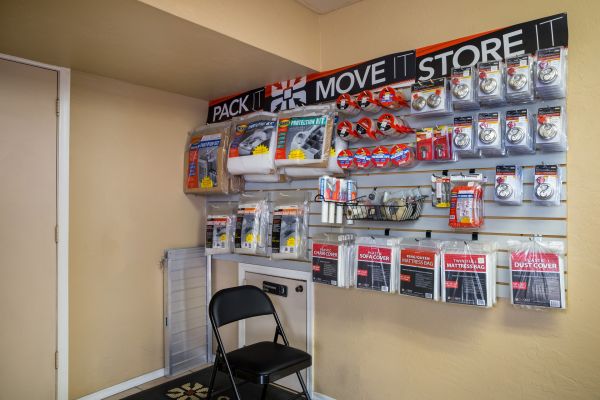 StorQuest - Glendale / N 67th - 9240 North 67th Avenue
