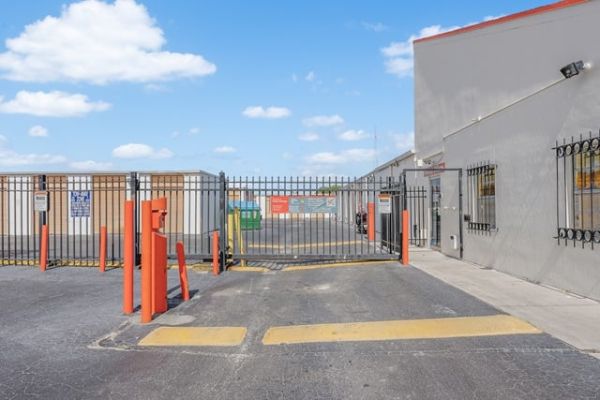 Public Storage - North Miami - 1905 NE 146th St - 1905 NE 146th St