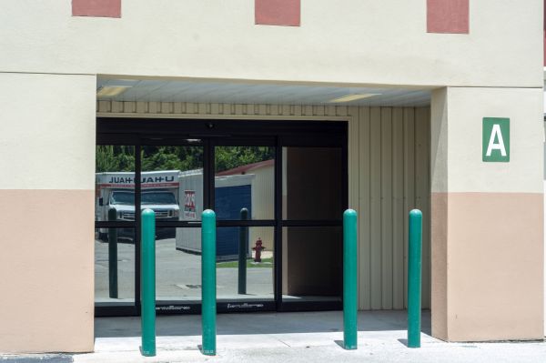 Champion Self Storage - Ruskin - 2809 East College Avenue