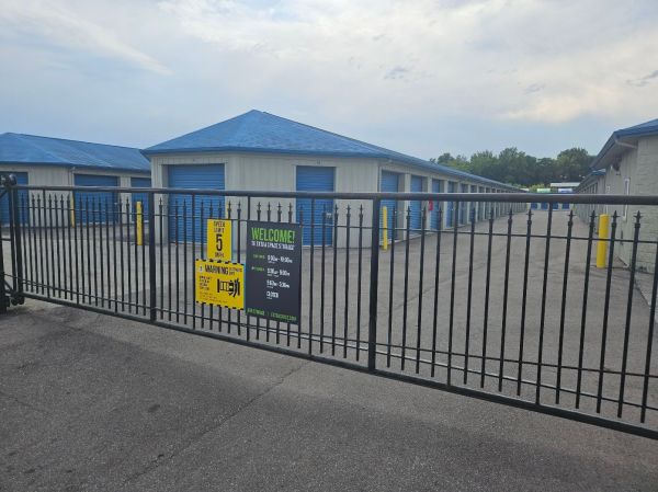Extra Space Storage - 2100 - Edinburgh - Hartman Dr - 11770 Hartman Drive