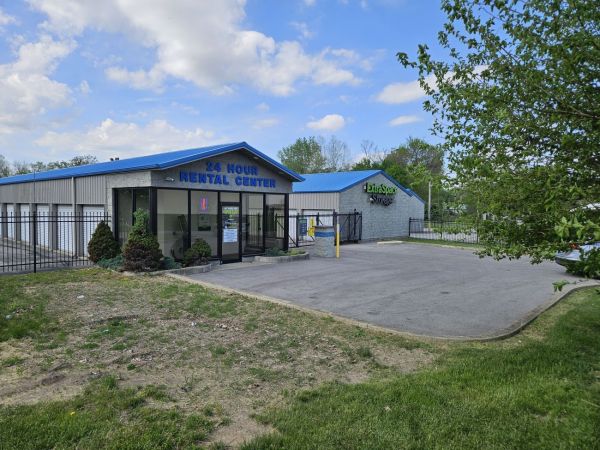Extra Space Storage - 2187 - Columbus - State St. -  4360 E State St