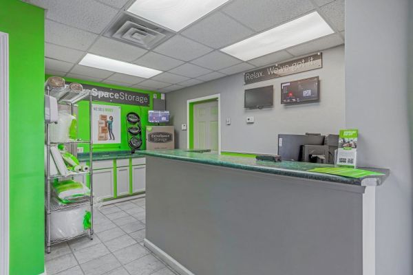 Extra Space Storage - 7846 - Indianapolis - Raceway Road - 2255 South Raceway Road