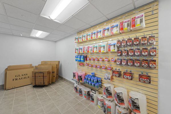 US Storage Centers - Tampa - Hillsborough - 2119 West Hillsborough Avenue
