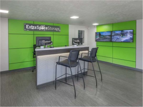 Extra Space Storage - 1395 - Indianapolis - Southport Rd-Kildeer Dr - 4049 Kildeer Drive
