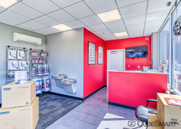 CubeSmart Self Storage IL Beach Park N Sheridan Rd - 37021 North Sheridan Road