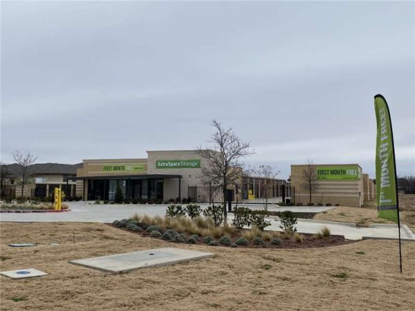 Extra Space Storage - 1939 - Arlington - W Sublett Rd - 1040 West Sublett Road