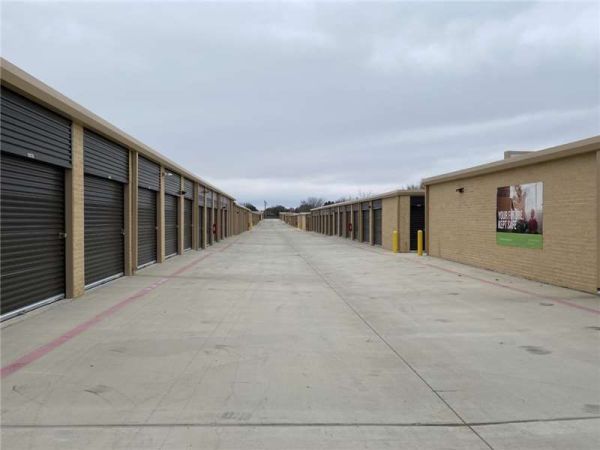 Extra Space Storage - 1939 - Arlington - W Sublett Rd - 1040 West Sublett Road