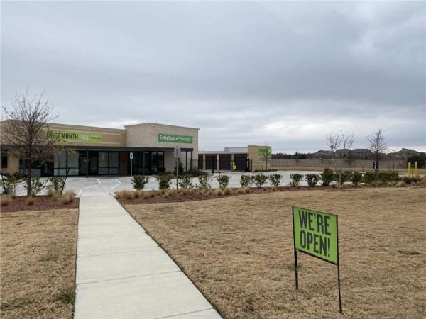 Extra Space Storage - 1939 - Arlington - W Sublett Rd - 1040 West Sublett Road