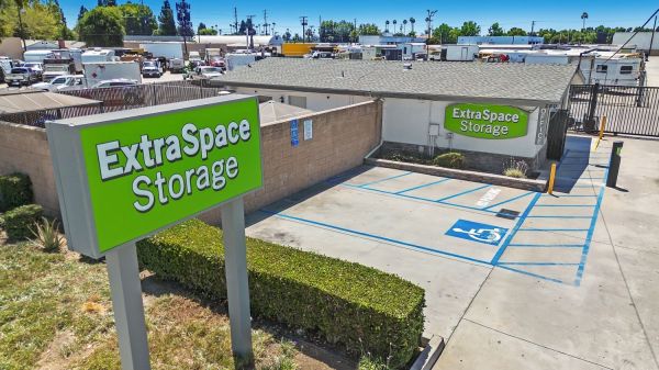 Extra Space Storage - 1983 - Santa Ana - Sullivan St - 280 North Sullivan Street
