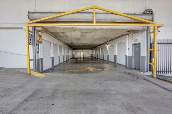 Extra Space Storage - 1987 - Van Nuys - Erwin St - 15500 Erwin Street